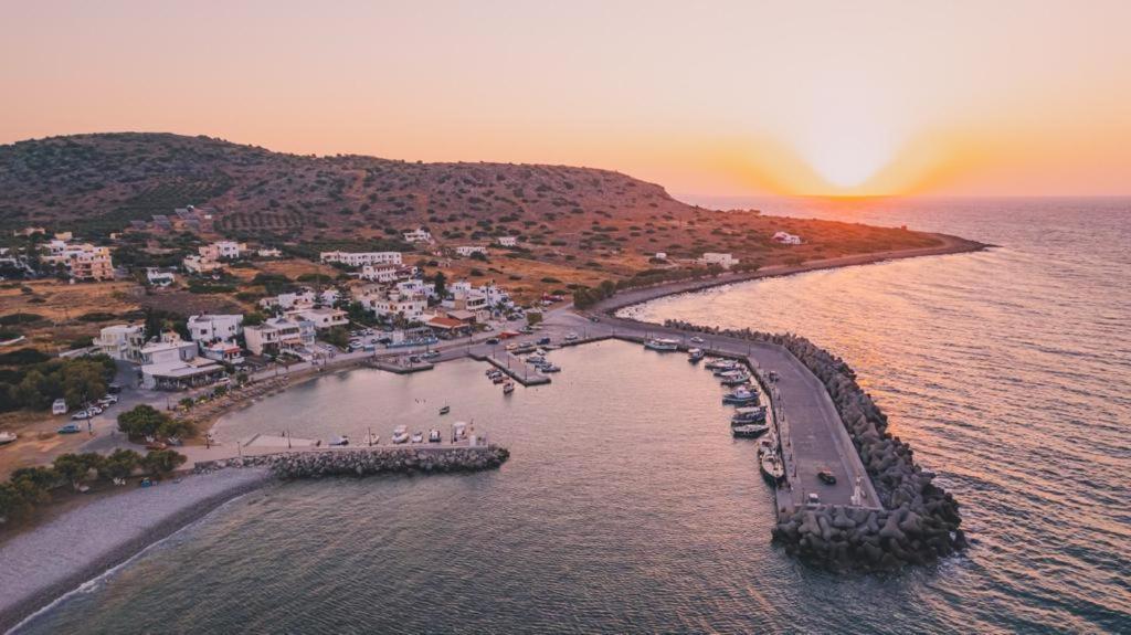 Meltemi Beach Apartments Милатос Екстериор снимка