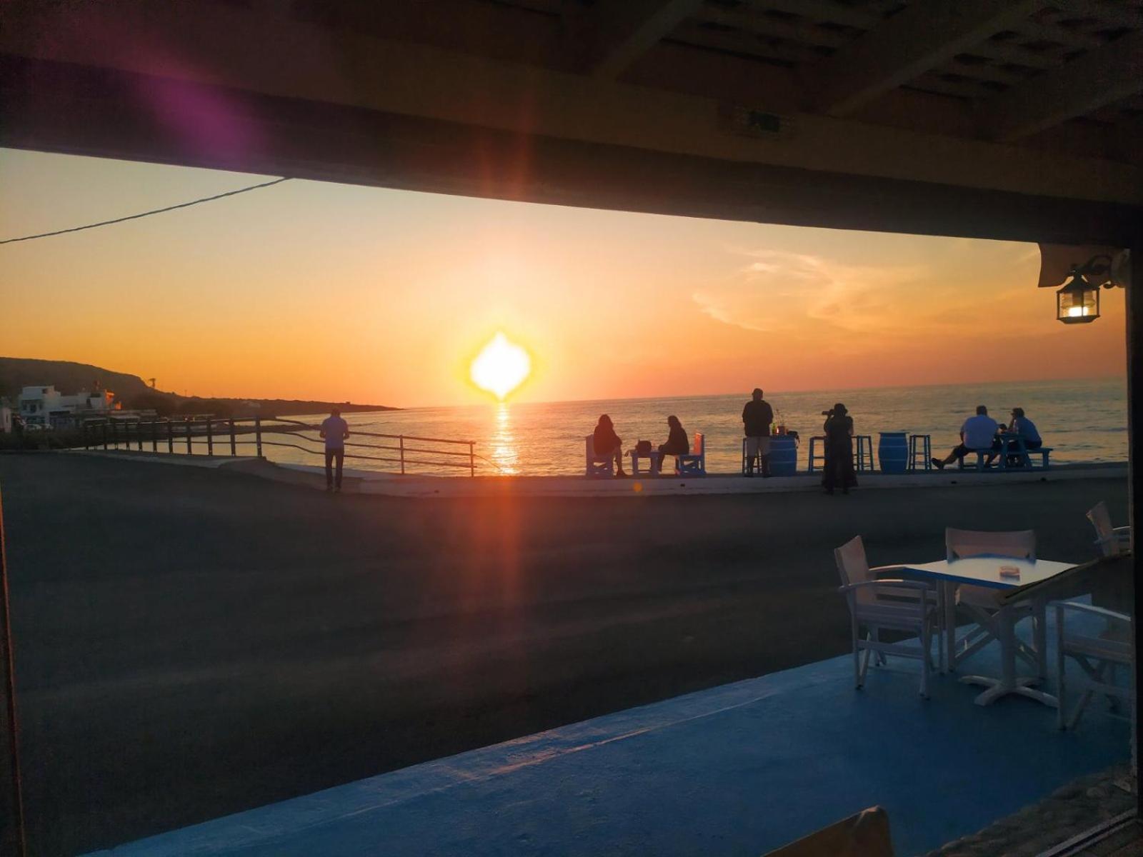 Meltemi Beach Apartments Милатос Екстериор снимка