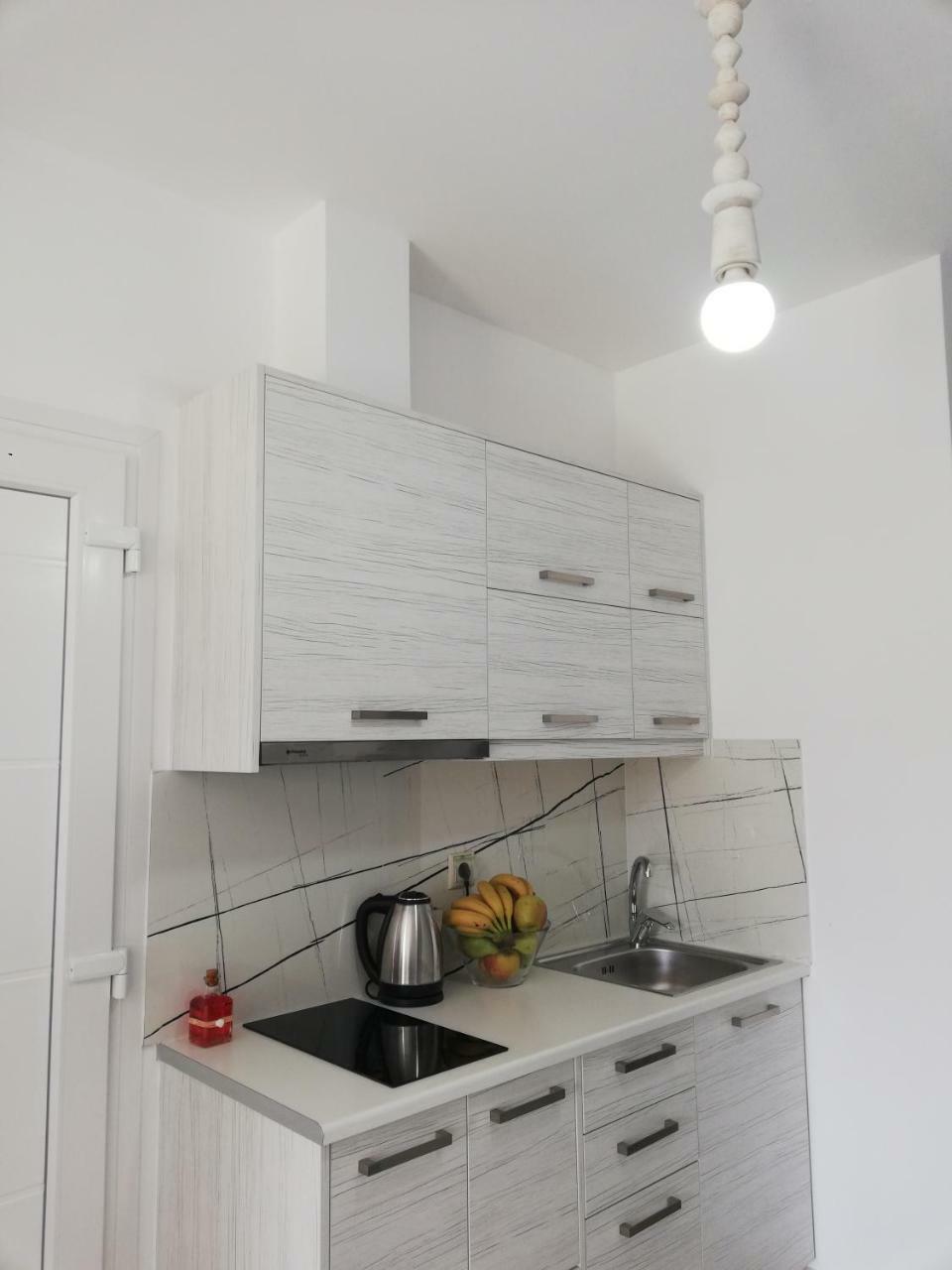 Meltemi Beach Apartments Милатос Екстериор снимка