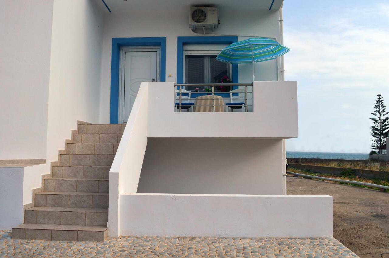 Meltemi Beach Apartments Милатос Екстериор снимка
