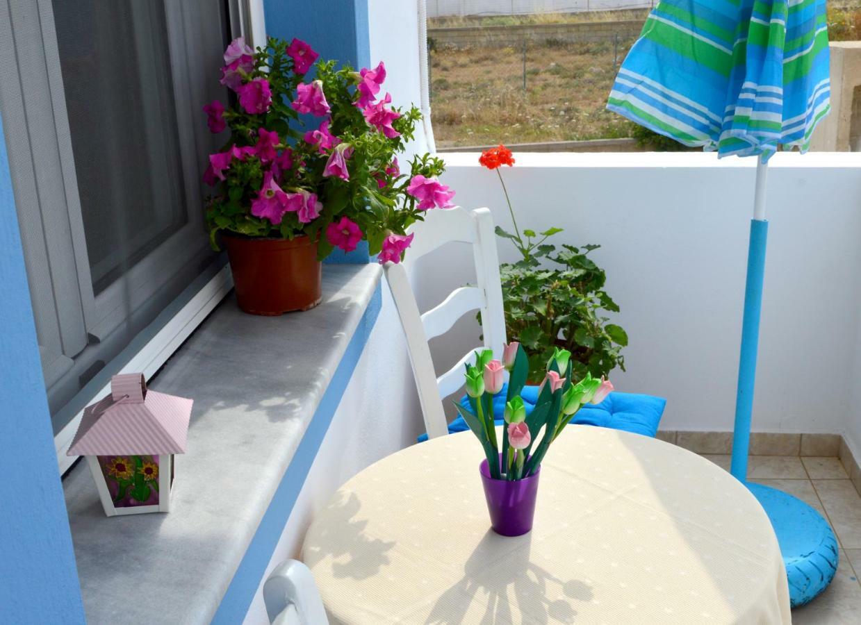 Meltemi Beach Apartments Милатос Екстериор снимка