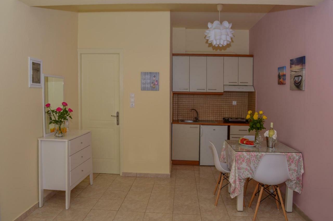 Meltemi Beach Apartments Милатос Екстериор снимка