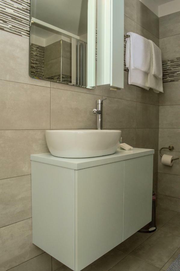 Meltemi Beach Apartments Милатос Екстериор снимка